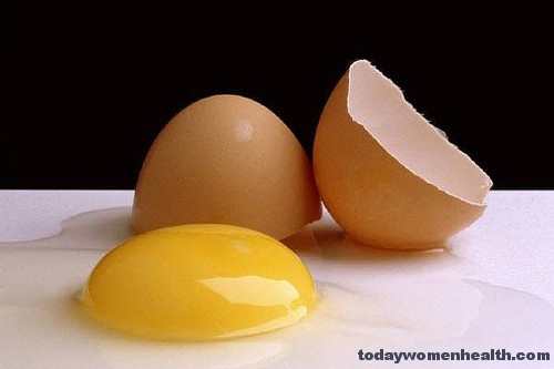 وصفة البيض والليمون لتنعيم الشعر الخشن