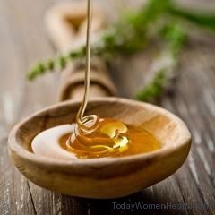 العسل واللوز لتقشير الجسم والتخلص من المناطق الداكنة
