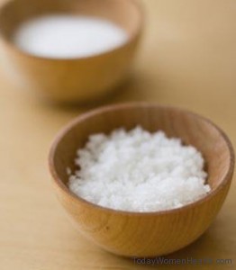 تناول الملح بكثرة وراء ظهور مشاكل البشرة