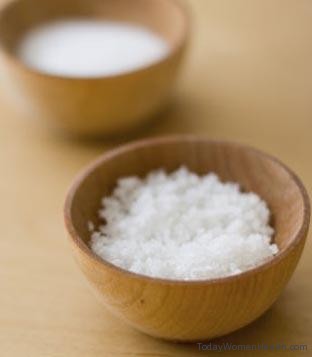 تناول الملح بكثرة وراء ظهور مشاكل البشرة