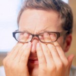 ما هى أعراض جفاف العين ؟