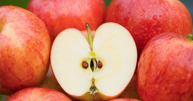 التفاح الأحمر سر جمالك بعد سن اليأس
