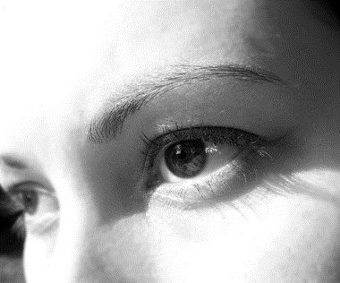 كيفية علاج الهالات السوداء حول العين