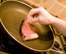 القواعد الذهبية لطبخ اللحوم المجمدة بطريقة صحية.. تعرفي عليها