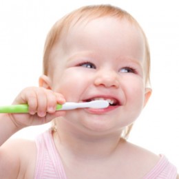 الرضاعة الطبيعية لا تحمي رضيعك من تسوس أسنانه... 