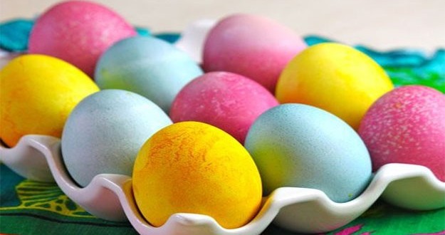 كيفية تلوين البيض بألوان طبيعية لشم النسيم