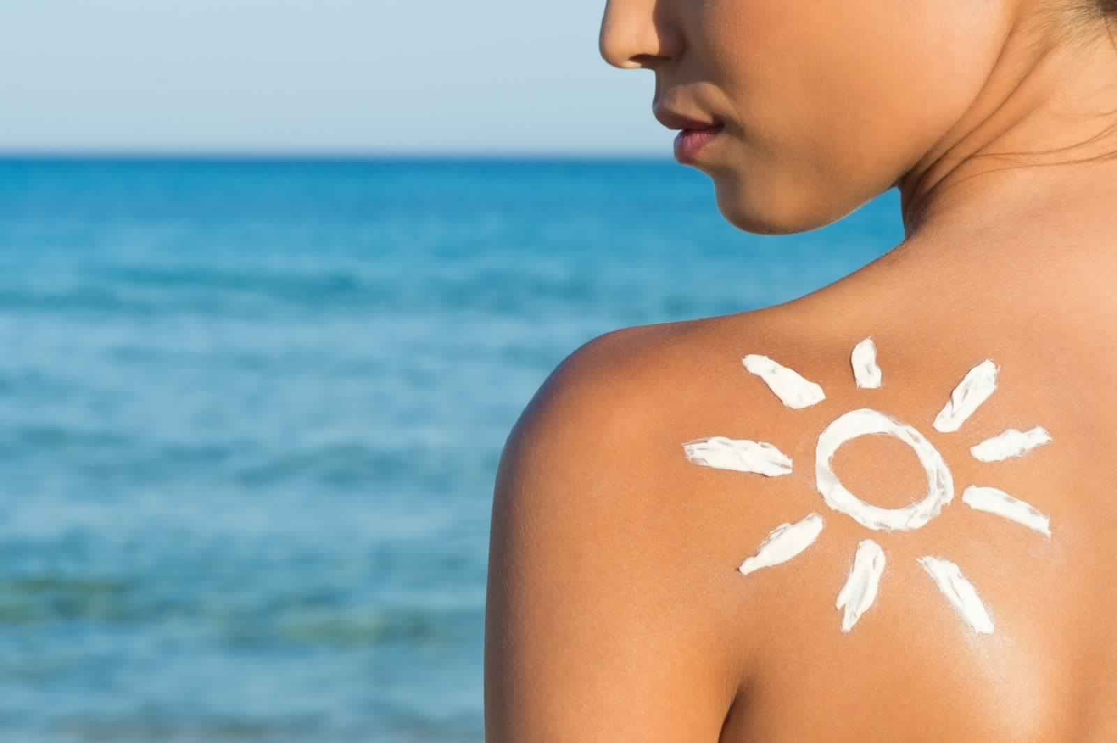 وصفات منزلية للحصول على بشرة برونزية من دون التعرض لأشعة الشمس