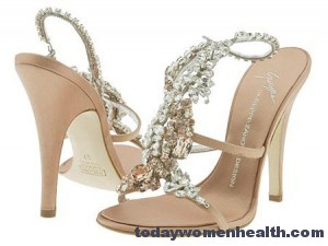 الكعب العالى يتسبب فى ايذاك قدمك بشكل مباشر