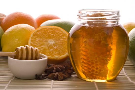 العسل والبرتقال لمعالجة شحوب البشرة