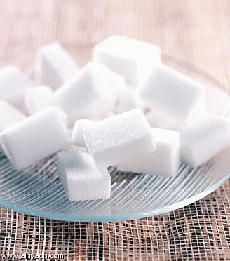 السكر والملح لزيادة نعومة البشرة وتبيضها