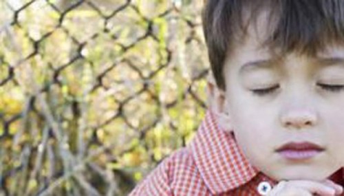 التعامل مع الطفل الانطوائى ومساعدتة على التغلب على مشكلتة