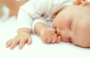 كم ساعة يجب أن ينام طفلك الرضيع؟