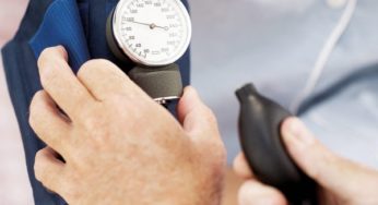 قياس ضغط الدم بالذراعين قد ينذر بخطر الوفاة
