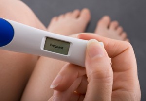 ما الفرق بين اختبار الحمل المنزلى واختبار الحمل فى الدم ؟