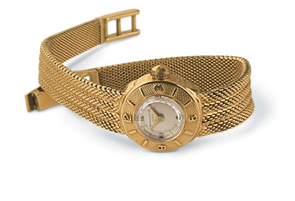 ساعات من الذهب الأصفر... خيار كلاسيكي مثالي