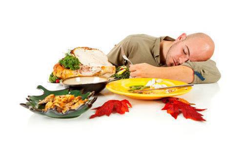 سبب الشعور بالرغبة فى النوم بعد الاكل !؟