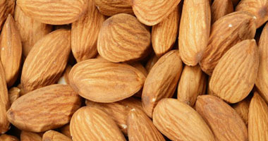 اللوز يقلل الإصابة بتجلط الدم