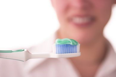 طريقة سريعة لتبييض الاسنان
