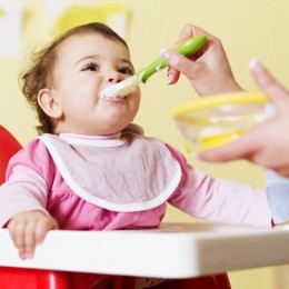 نصائح لتغذية طفلك فى عامة الأول