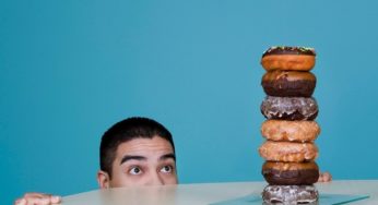 الأغذية الدهنية والحلويات تضر بالرجل أكثر من المرأة