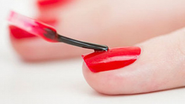 كيفية إصلاح الجلد حول أظافرك