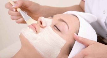 ماسكات الزبادي والعسل لبشرة نضرة لهذا الصيف